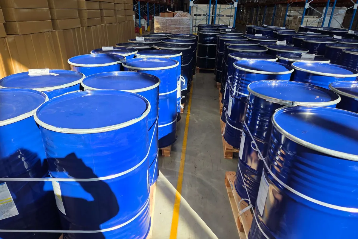 Aseptic fruit pulp drums on pallets in the warehouse – MG SALES stock